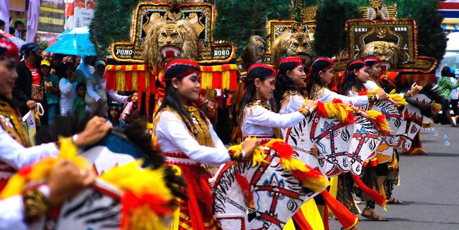 7 Festival Kebudayaan Unik Khas Indonesia yang Wajib Didatangi!