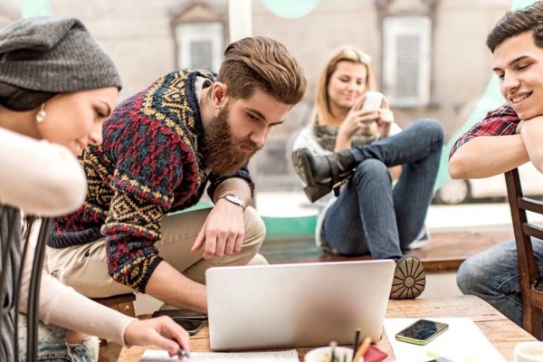 Ternyata Millenial Lebih Pilih Belajar Lewat Internet Ketimbang ke Kampus