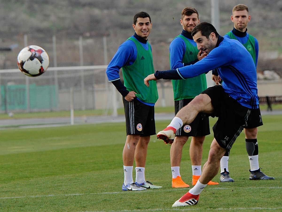 Футбол армения сегодня. Armenian Football Federation. Футбольная команда Ереван сейчас. Шарф армянской футбольной команды. Inter Armenia.