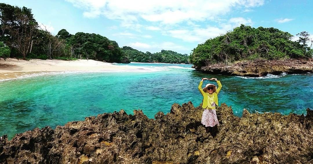 7 Pantai dengan Ombak yang Tenang di Malang, Aman untuk Berenang!