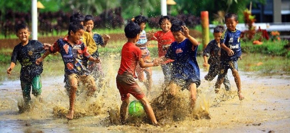 peraturan unik di dunia 8 Peraturan Unik Sepak Bola yang Dimainkan Anak anak 