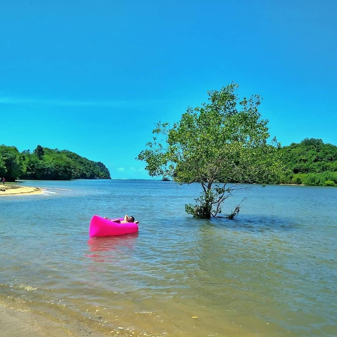 7 Pantai Dengan Ombak Yang Tenang Di Malang Aman Untuk