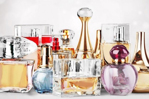 7 Parfum Wanita Terfavorit Sepanjang Masa Wanginya Terkenang