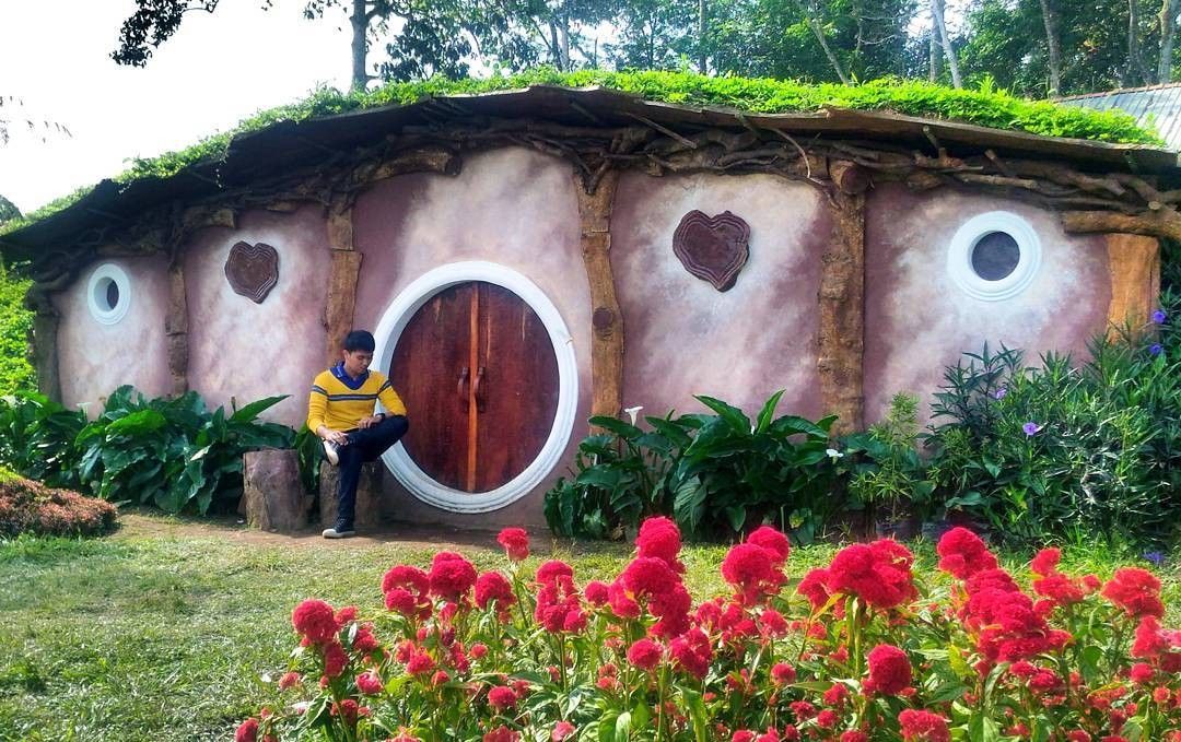 8 Destinasi Wisata Rumah Hobbit di Indonesia, Imut Banget Nih!