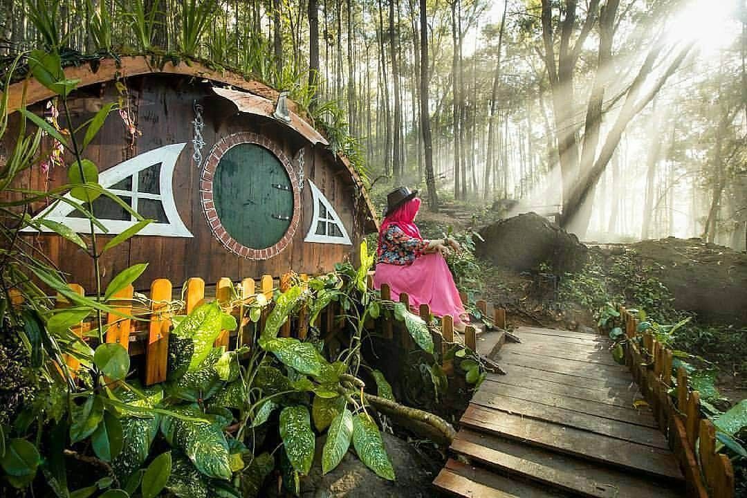 8 Destinasi Wisata Rumah Hobbit di Indonesia Imut Banget Nih 