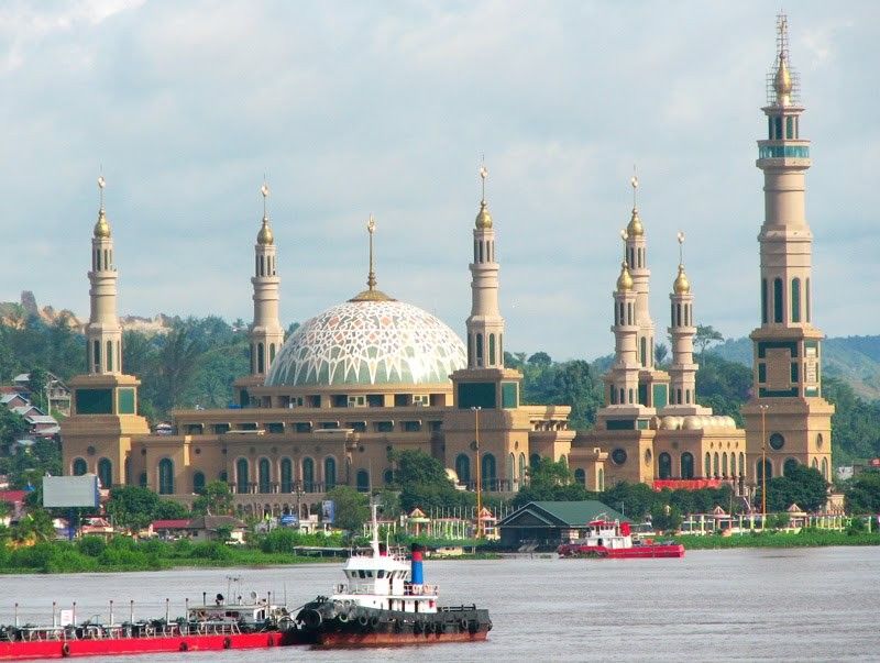 Buat yang Mudik Balik, Yuk Mampir ke 10 Masjid Termegah di Indonesia