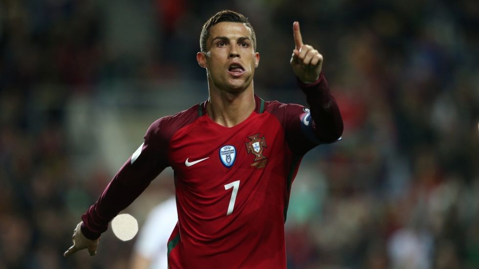 5 Pesepak Bola Calon Pemecah Rekor Caps Terbanyak di Timnas