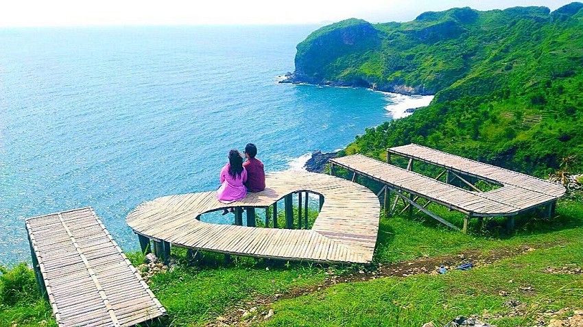 Gak Kalah dengan Bali, 10 Pantai di Kebumen Ini Instagramable Banget!