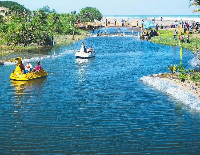 Gak Kalah dengan Bali, 10 Pantai di Kebumen Ini Instagramable Banget!