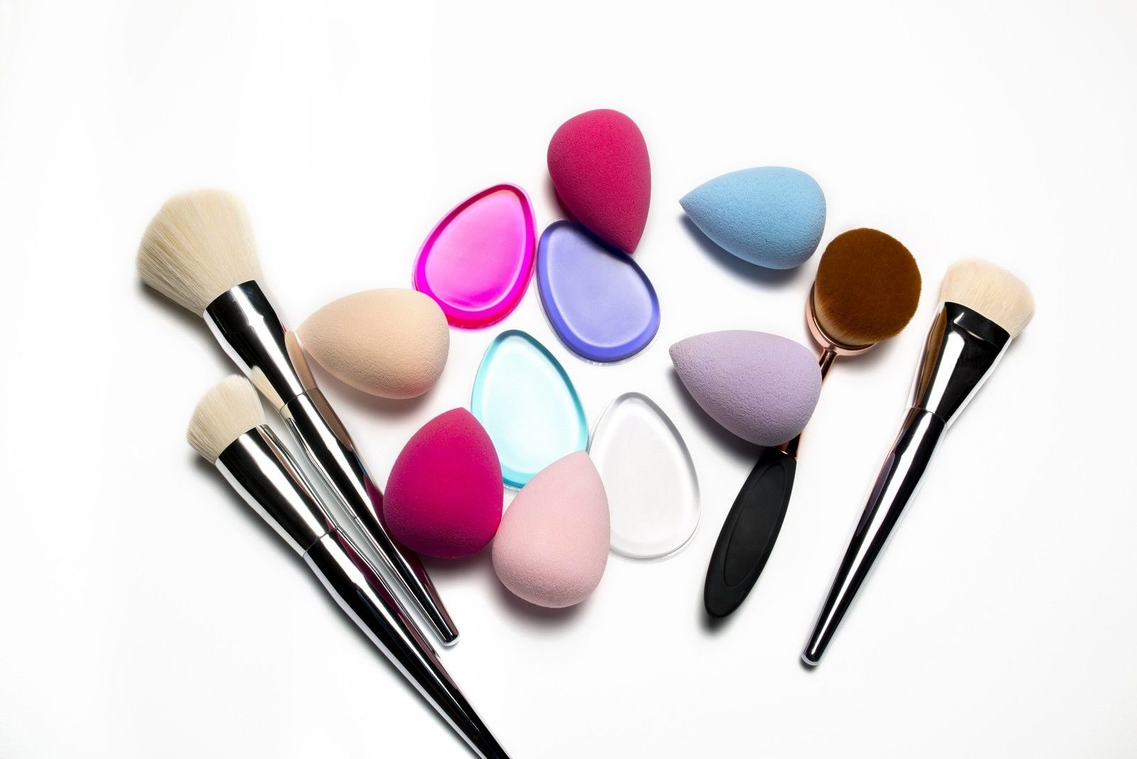 Biar Makin Flawless Ini 5 Tips Mengaplikasikan Foundation Saat Makeup