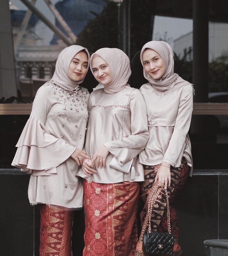 Bridesmaid Hijab  Batik Gambar Islami
