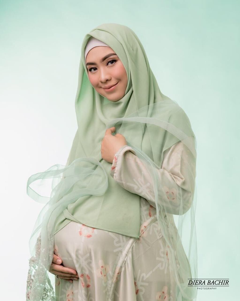 Model Gamis Oki Setiana Dewi