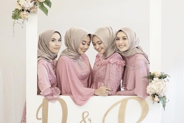 5 Inspirasi Fashion Bridesmaid untuk Kamu yang Berhijab