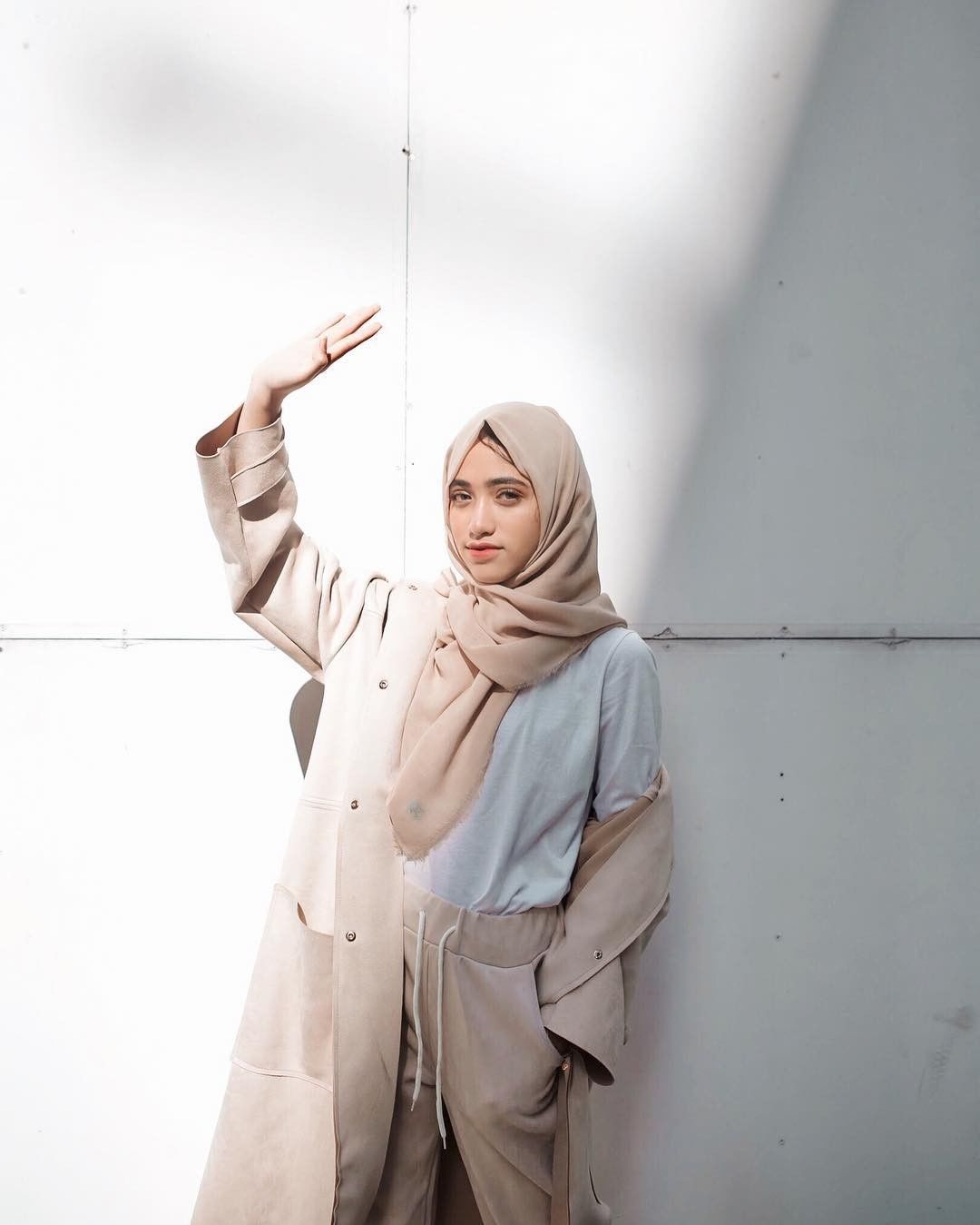 Tampil Gaul Dengan Hijab 10 Style Ala Shirin Al Athrus Bisa Kamu Tiru