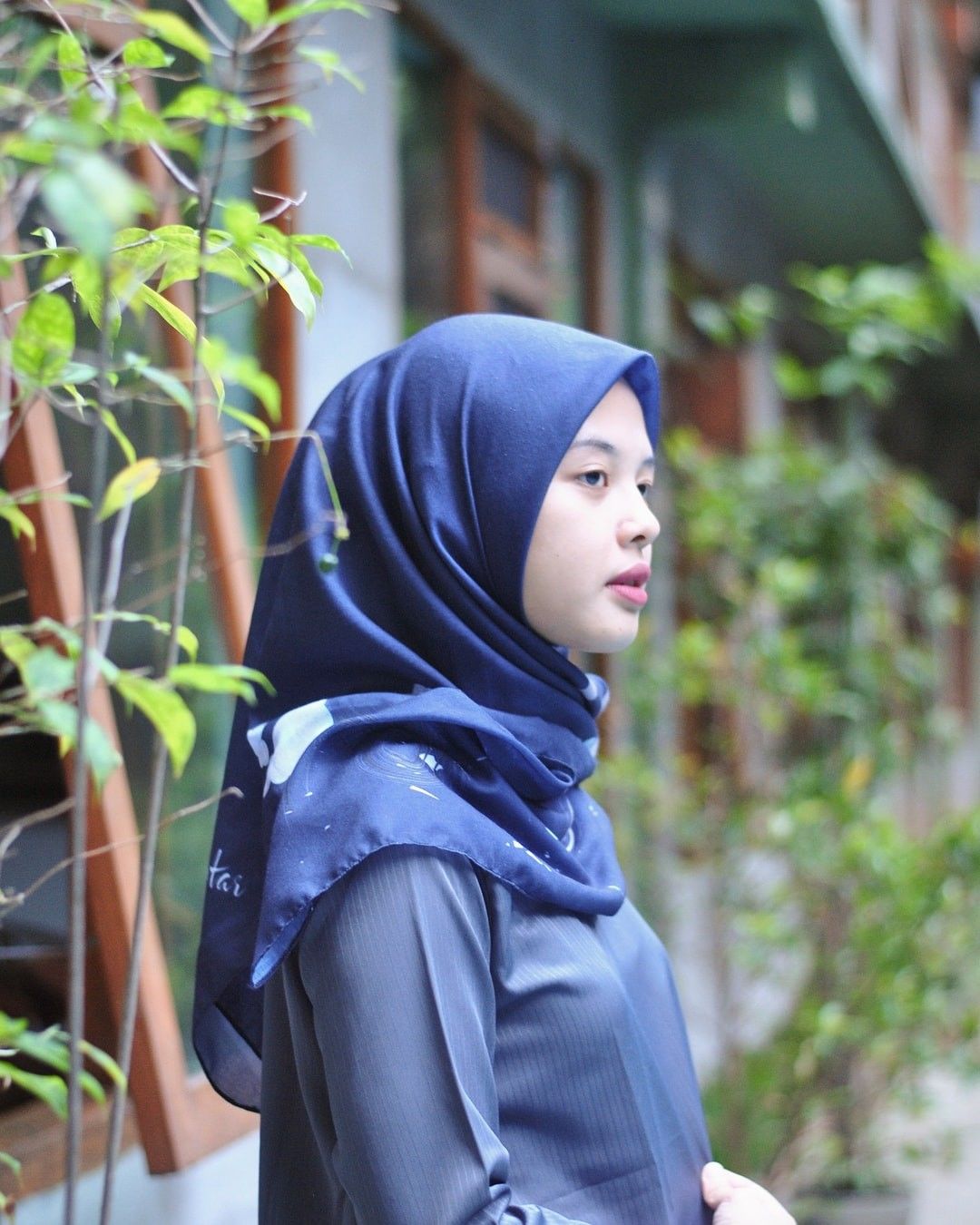 7 Outfit Hijab ala Anastasia, Adik Gita Savitri yang Gak 
