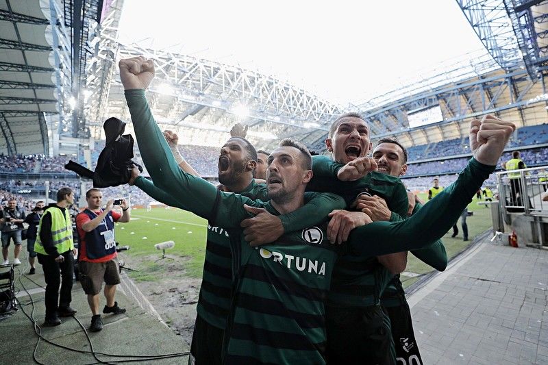Fans Lawan Rusuh, Legia Warszawa Dianugerahi Juara Liga Polandia