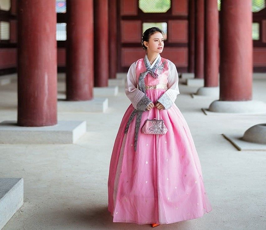 Mirip Orang Korea  Ini 10 Style Artis Pakai Hanbok di 