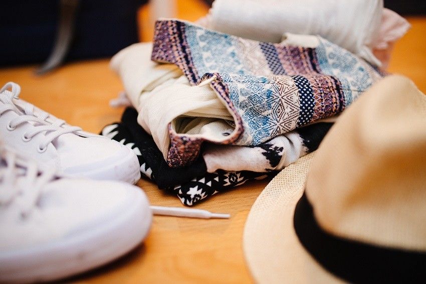 Biar Gak Rempong, Ikuti 5 Tips Packing Baju Praktis Ala Traveler Ini