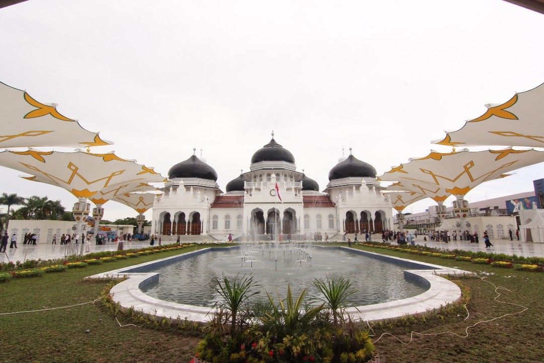 Buat yang Mudik Balik, Yuk Mampir ke 10 Masjid Termegah di Indonesia