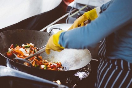 Ups, 4 Cara Memasak Ini Bisa Bikin Kadar Sehat Makananmu Berkurang Lho