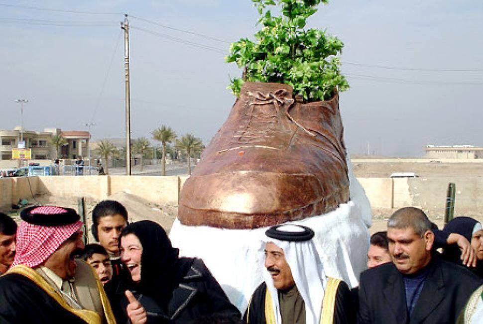 Pelempar Sepatu ke Mantan Presiden George Bush Ingin Jadi Presiden Irak
