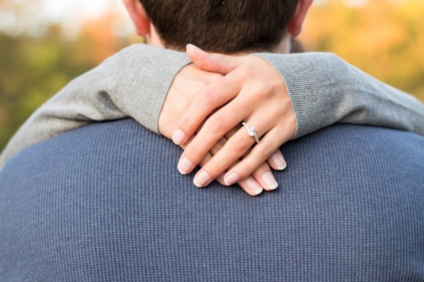 Wajib Peka, 6 Perlakuan Cowok yang Menandakan Dia Peduli Padamu Girls!