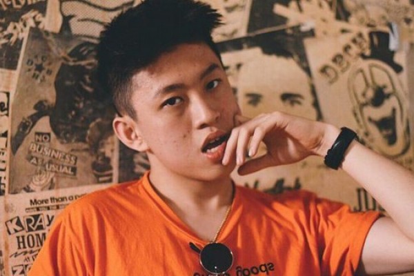 10 Tampilan Swag ala Rich Brian, Super Simple & Kece Abis!