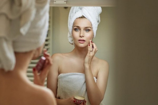 Demi Wajah Berseri, Jangan Lewatkan Ritual Perawatan Malam Ini Girls!