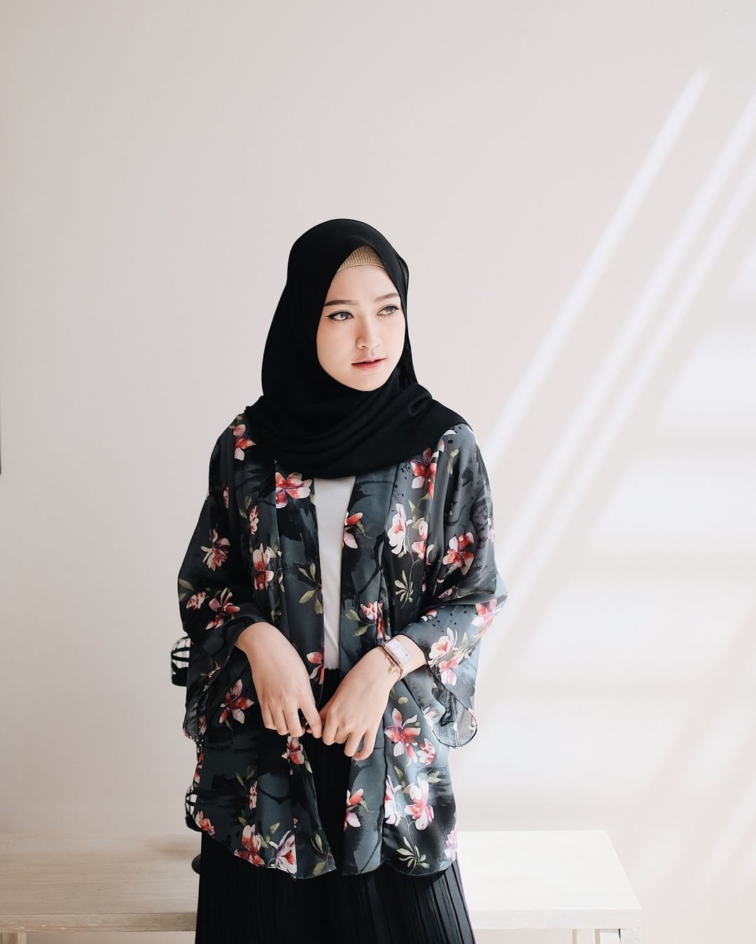 10 Style Ala Selebgram Sari Endah Pratiwi Bisa Ditiru Buat Ngampus