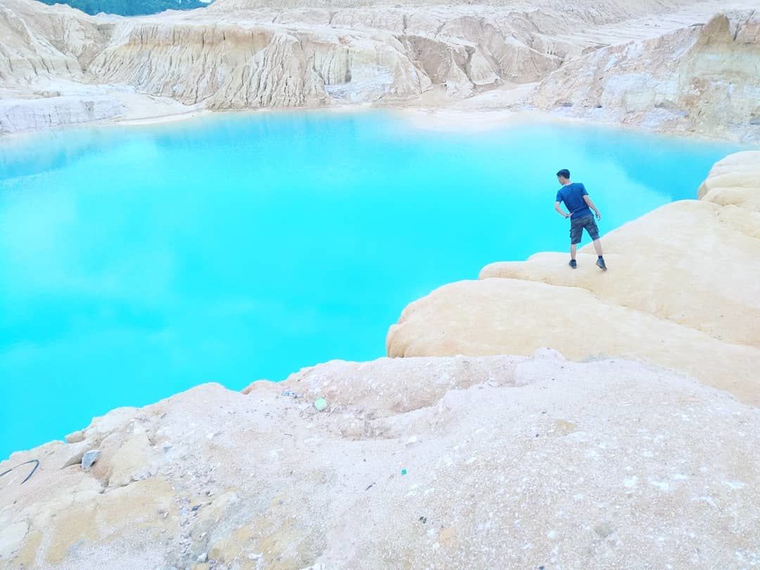 8 Potret Keindahan Danau Kaolin, Surganya Bangka Belitung