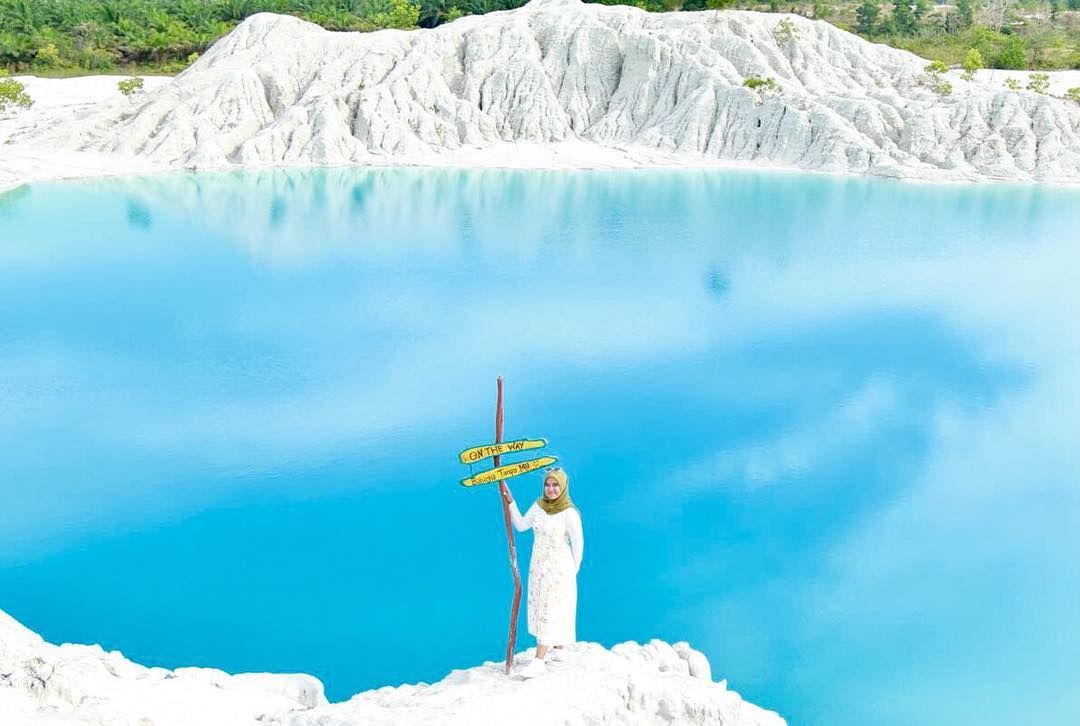 8 Potret Keindahan Danau Kaolin, Surganya Bangka Belitung