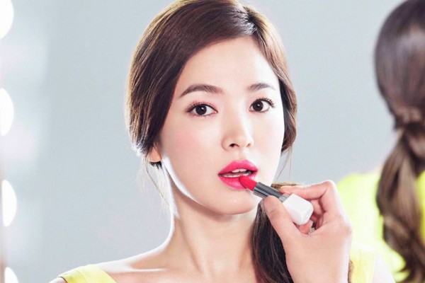 5 Produk Lipstik Matte yang Tahan Lama dan Gak Bikin Bibir Kering