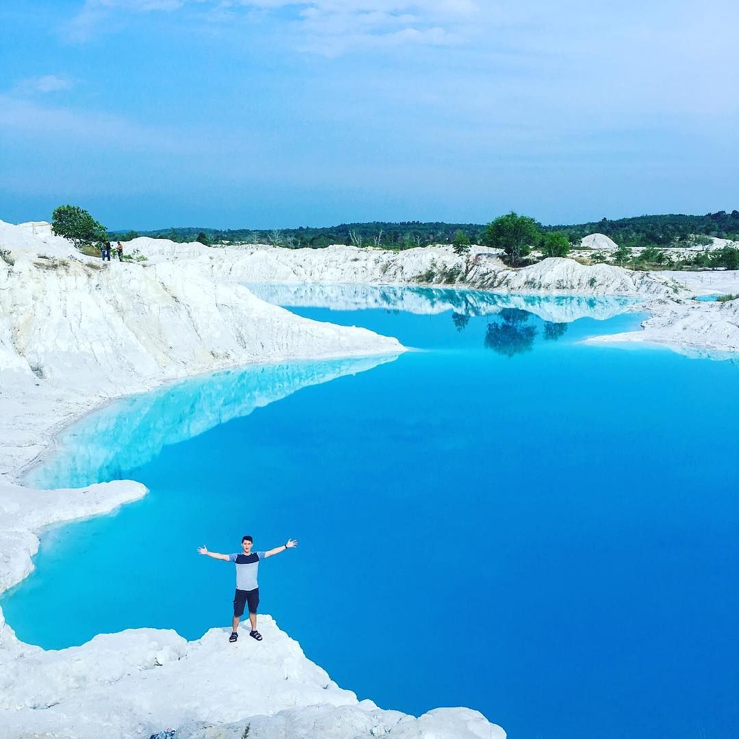 8 Potret Keindahan Danau Kaolin, Surganya Bangka Belitung