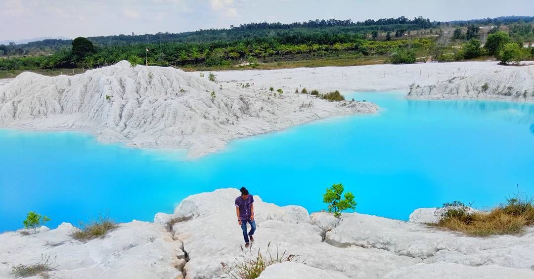 8 Potret Keindahan Danau Kaolin, Surganya Bangka Belitung