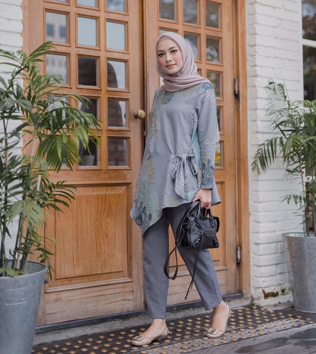  Baju  Abu  Abu  Muda Cocoknya Jilbab  Warna  Apa  Tips Mencocokan