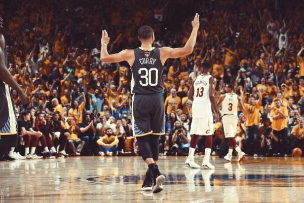 Rekor Baru Curry, Bawa Kemenangan Bagi Golden State Warriors