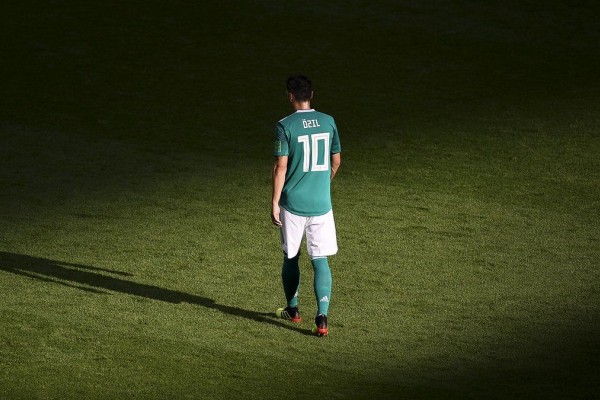 Mesut Ozil Pensiun dari Timnas Jerman, Ini Curhatnya di Twitter