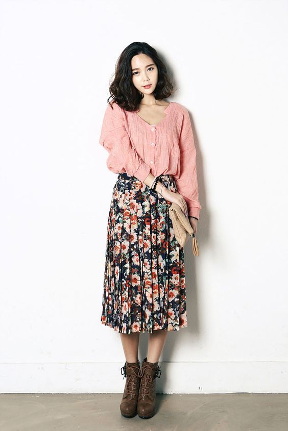 12 Style Floral Outfit Ala Cewek Korea, Anggun dalam Berbagai Gaya