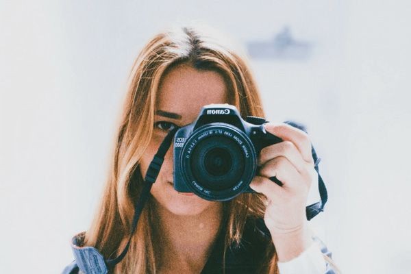 Mau Jadi Travel Vlogger? 7 Perangkat Ini Wajib Kamu Miliki