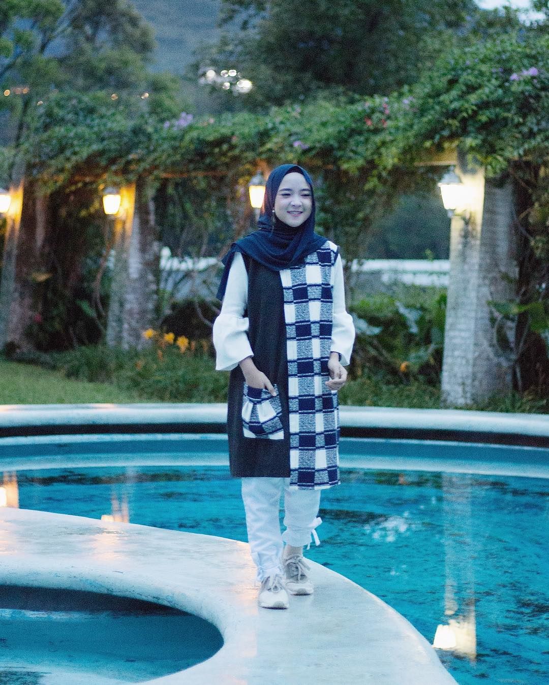 Inspirasi style hijab ala Nissa Sabyan 