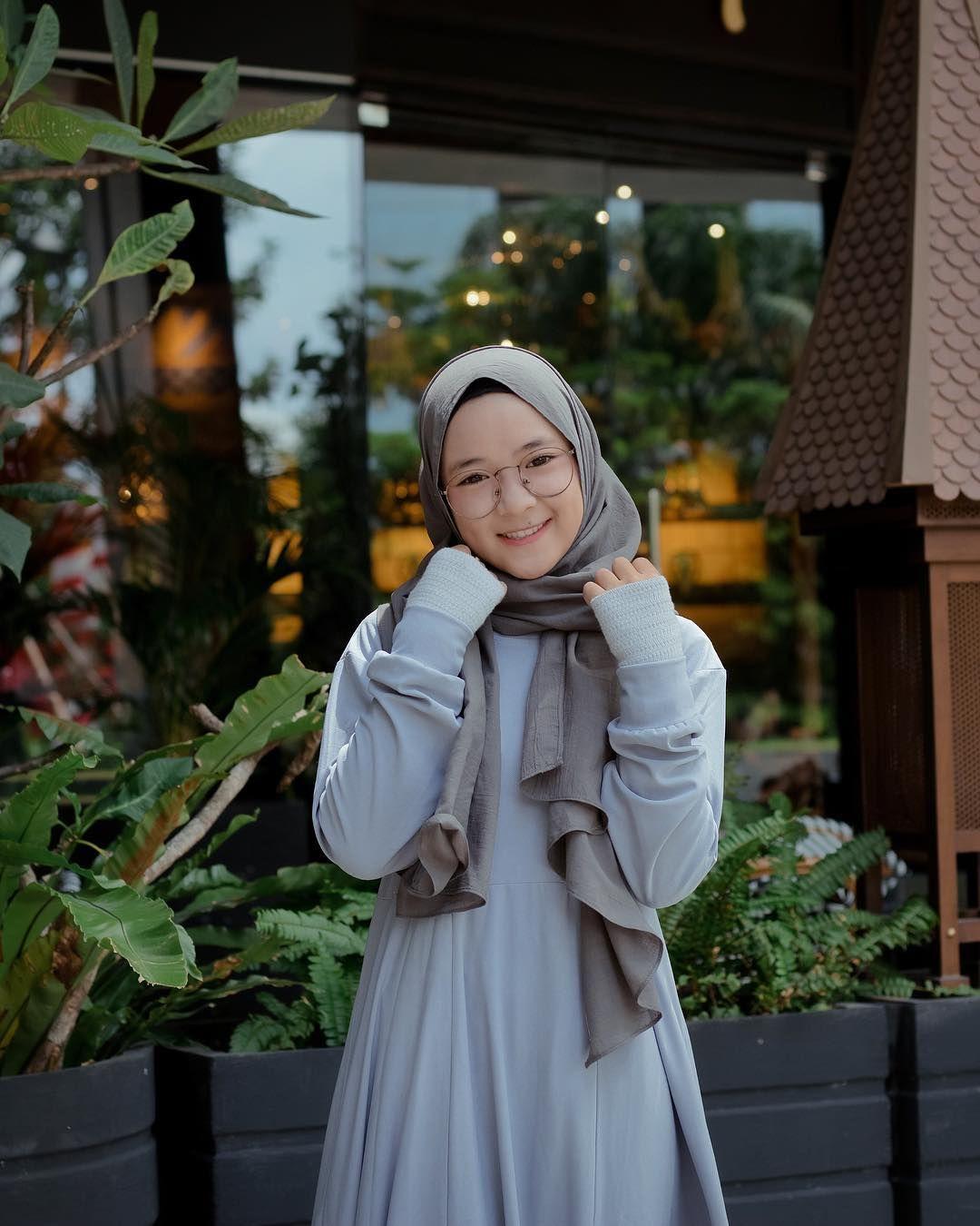 Warna Jilbab Nissa Sabyan