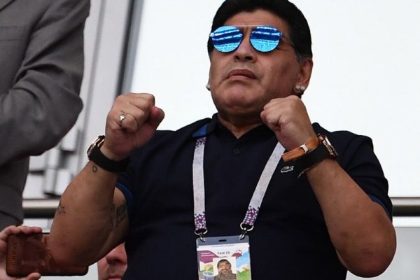 Maradona Siap Latih Timnas Argentina Tanpa Bayaran