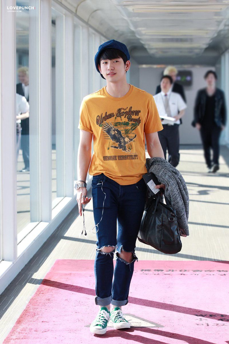 Park Jinyoung Airport Fashion 2018 www.idntimes.com