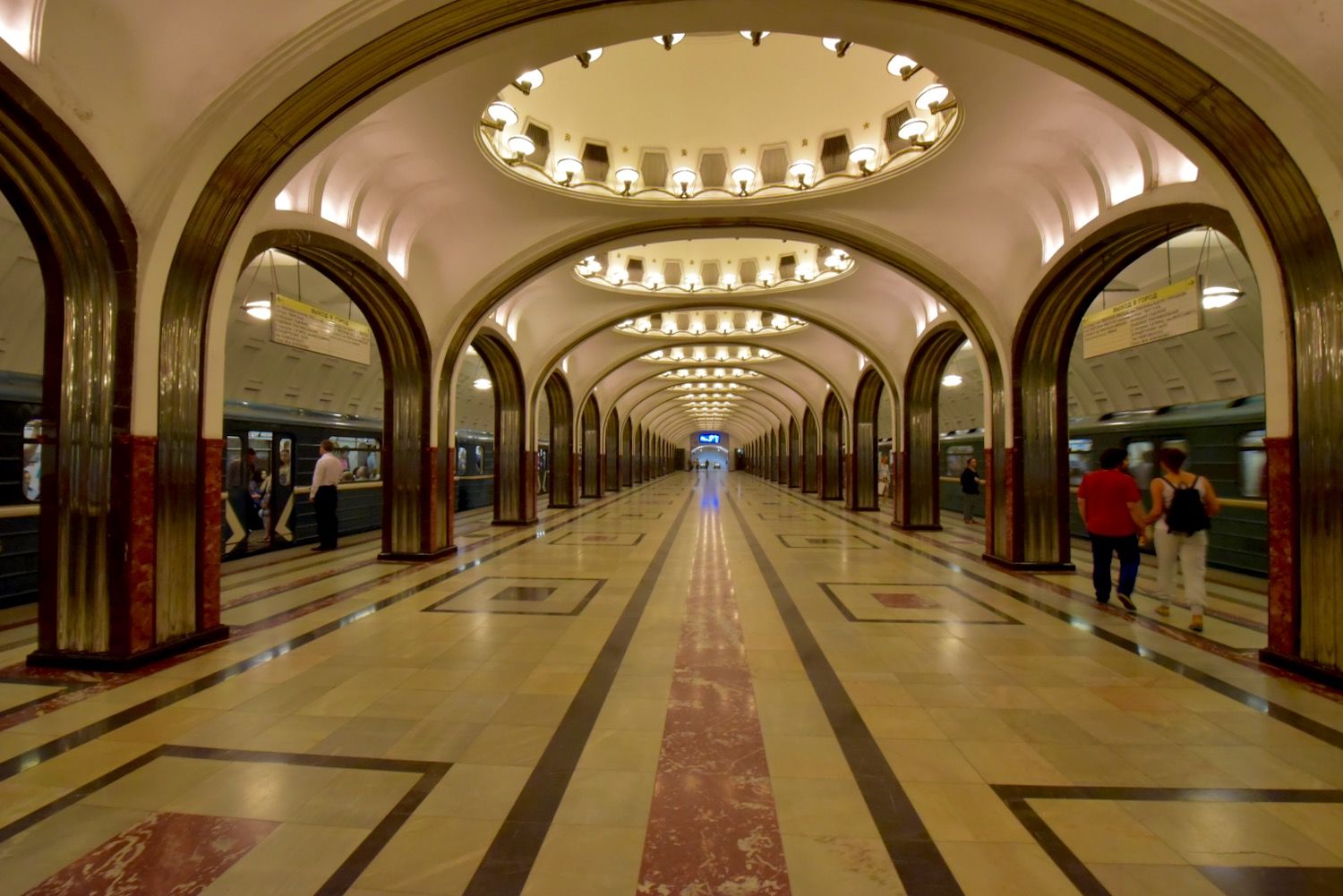 Станция метро Тульская