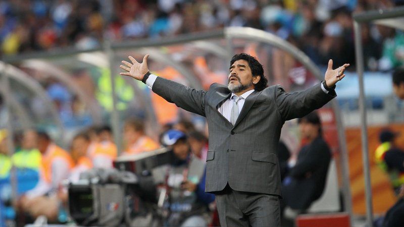Maradona Siap Latih Timnas Argentina Tanpa Bayaran
