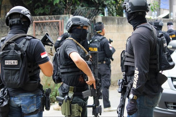 [BREAKING] Densus 88 Tangkap 23 Terduga Teroris Usai Bom Bunuh Diri Makassar