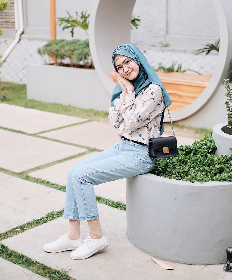 10 Gaya Girly nan Menawan ala Saritiw, Bikin OOTD Kamu