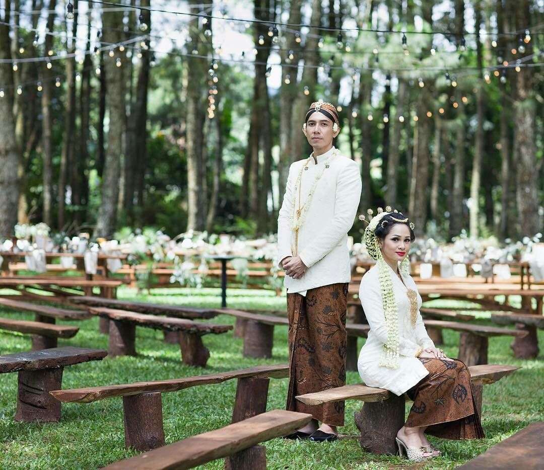 Bernuansa Rustic 10 Dekorasi  Wedding Ini Bisa Jadi 