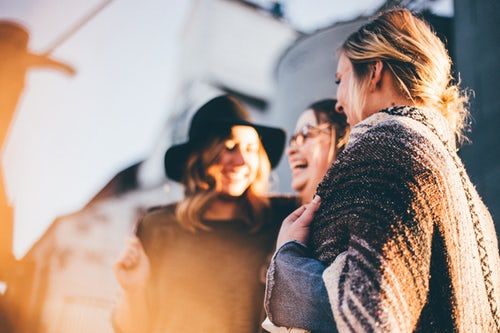 5 Tips agar Kamu Gak Gampang Baper saat Berteman, Terapkan Sekarang!