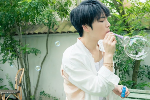 Telah berusia 32 tahun, Kim Jaejoong ex-member TVXQ makin kece loh.
